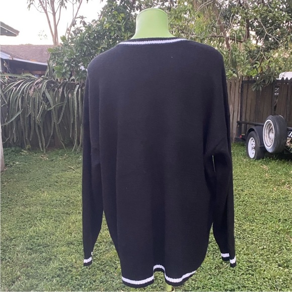 Torrid Women’s Crewneck Sweater Star Lips Size 1X NWT - Picture 2 of 7